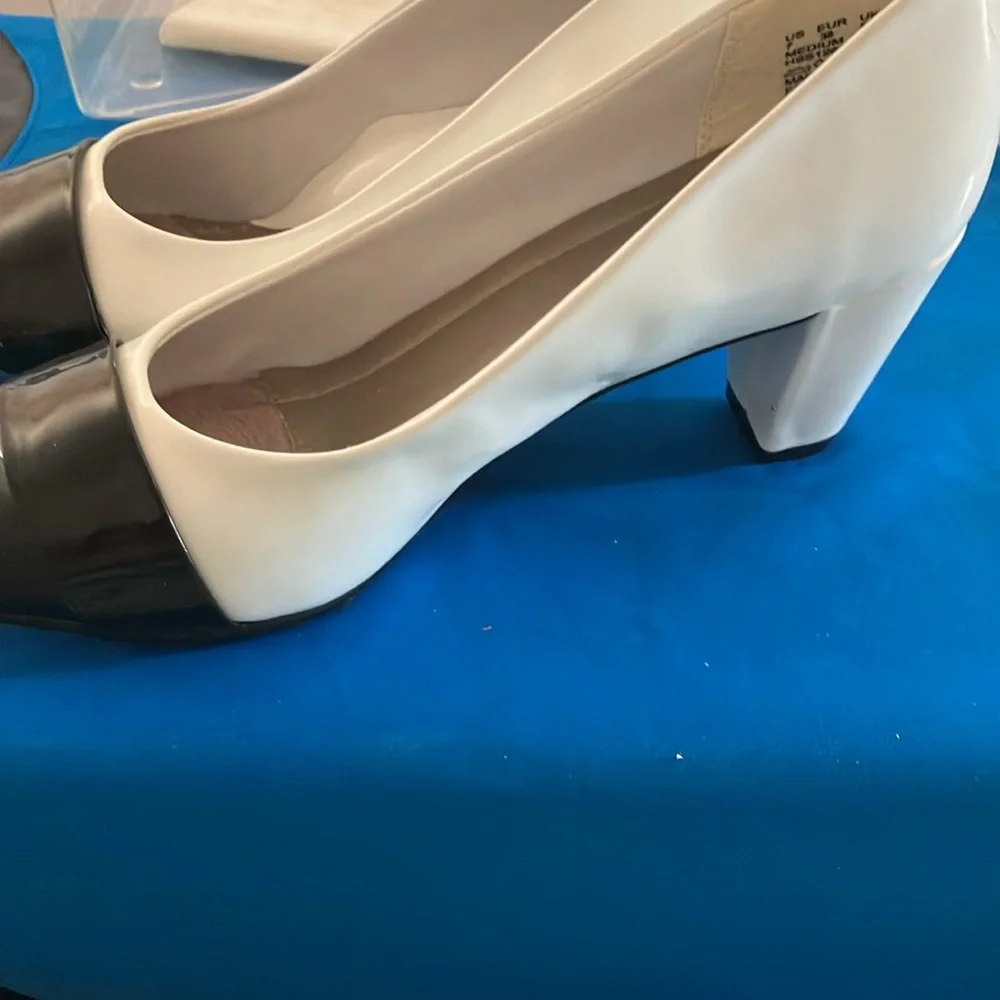 Women's Black and White hush puppies Heels 7 NWOB